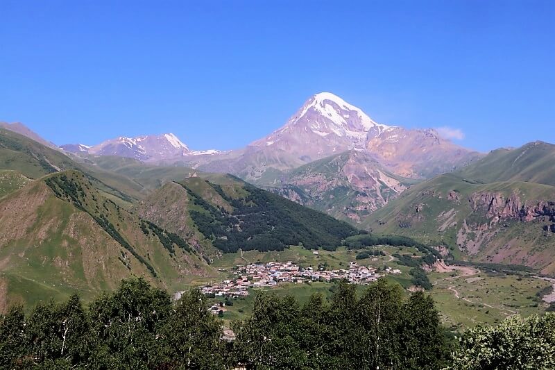 trekking en Kazbegi Georgia , Juta y valle de Sno, valle del truso