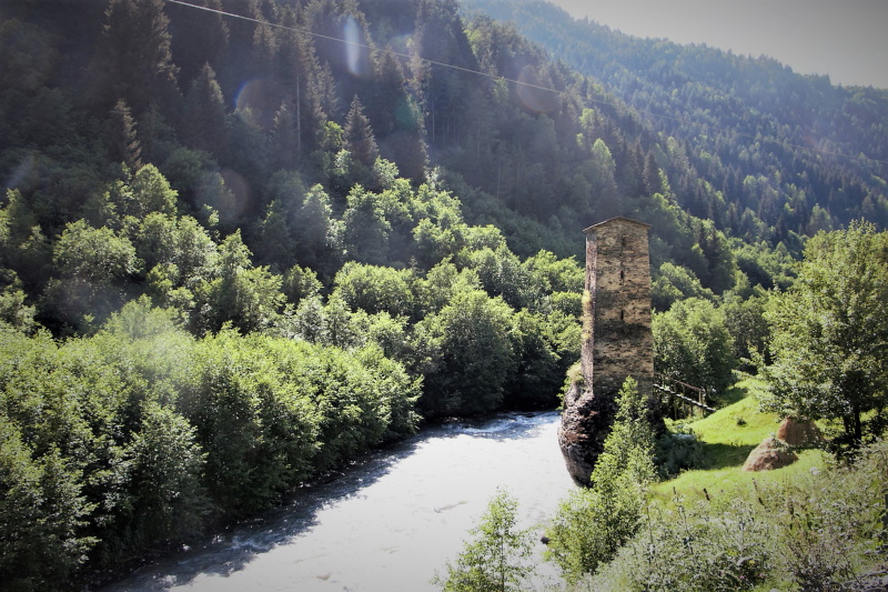 Trekking Svaneti desde Mestia a Usghuli : La torre del Amor 